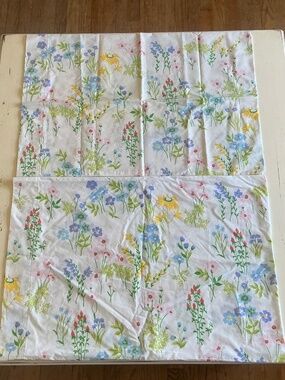 Vintage 1977 Utica J P Stevens colorful floral standard pillowcases set of 2